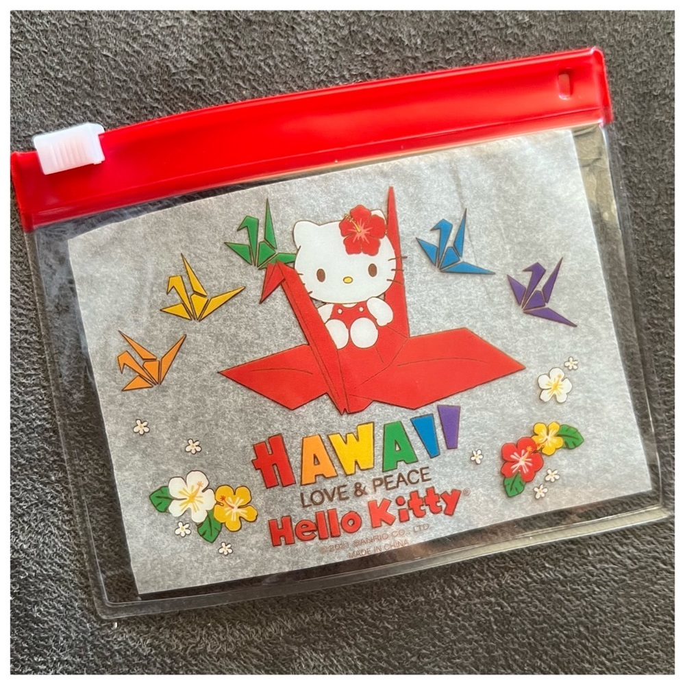 Sanrio Hello Kitty Hawaii Love & Peace Tsuru Zip Seal Purse